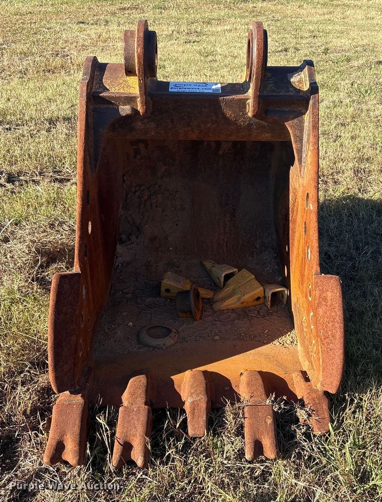 image for item DJ7964 Caterpillar HDR-P-36 excavator bucket