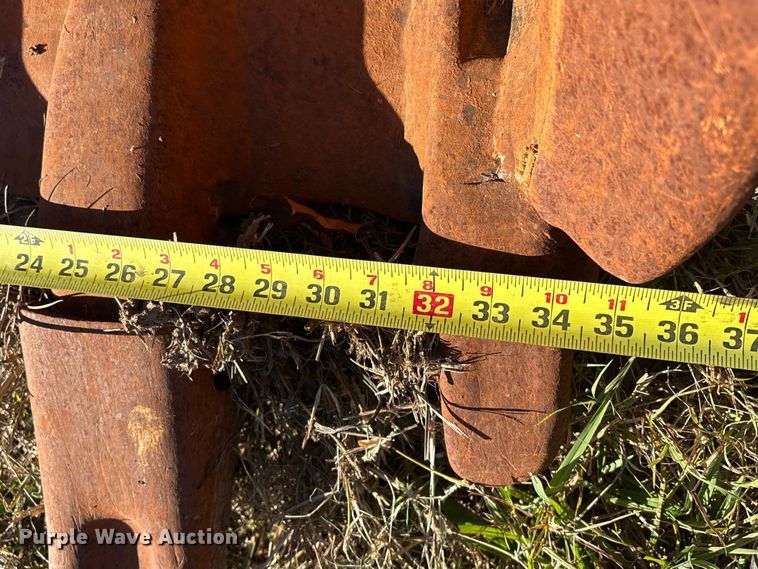 image for item DJ7964 Caterpillar HDR-P-36 excavator bucket