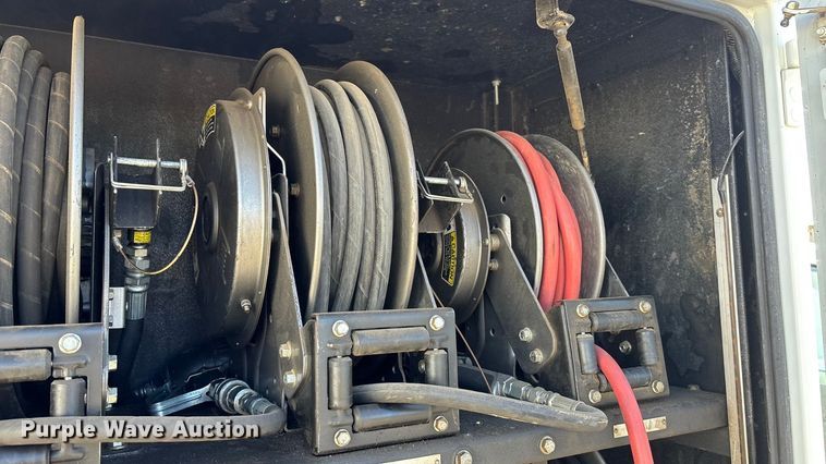 image for item DK0042 2012 Ford F550 utility / service truck