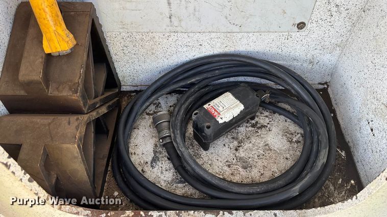 image for item DK0042 2012 Ford F550 utility / service truck