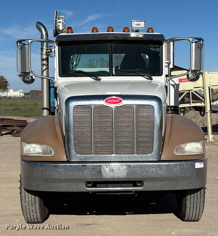 image for item DK0043 2014 Peterbilt 337 utility / service truck