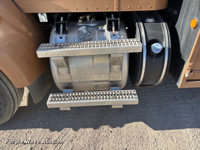 image for item DK0043 2014 Peterbilt 337 utility / service truck