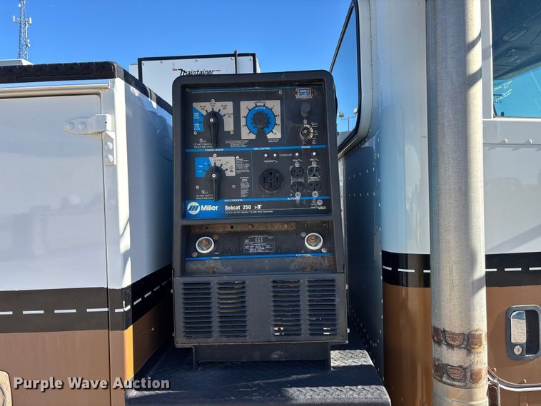 image for item DK0043 2014 Peterbilt 337 utility / service truck