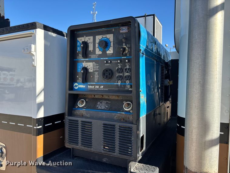 image for item DK0043 2014 Peterbilt 337 utility / service truck