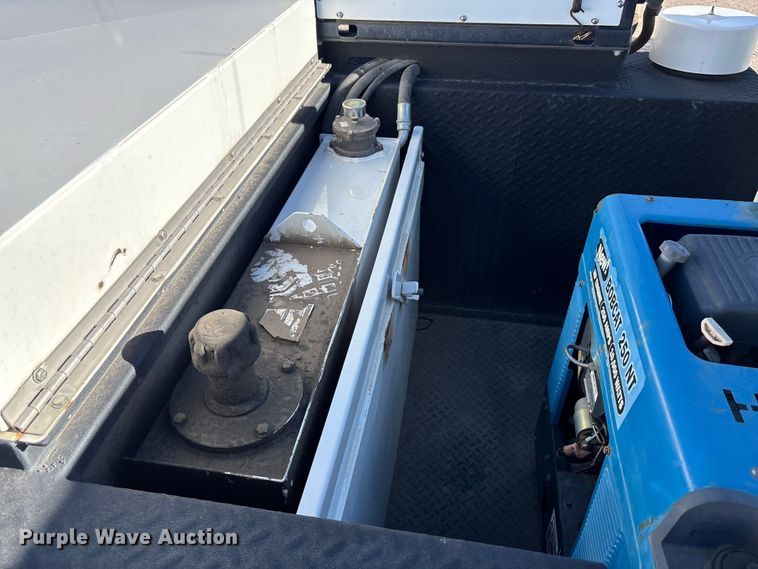 image for item DK0043 2014 Peterbilt 337 utility / service truck