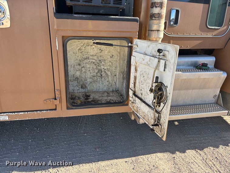 image for item DK0043 2014 Peterbilt 337 utility / service truck