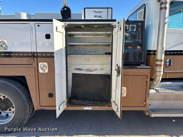 image for item DK0043 2014 Peterbilt 337 utility / service truck