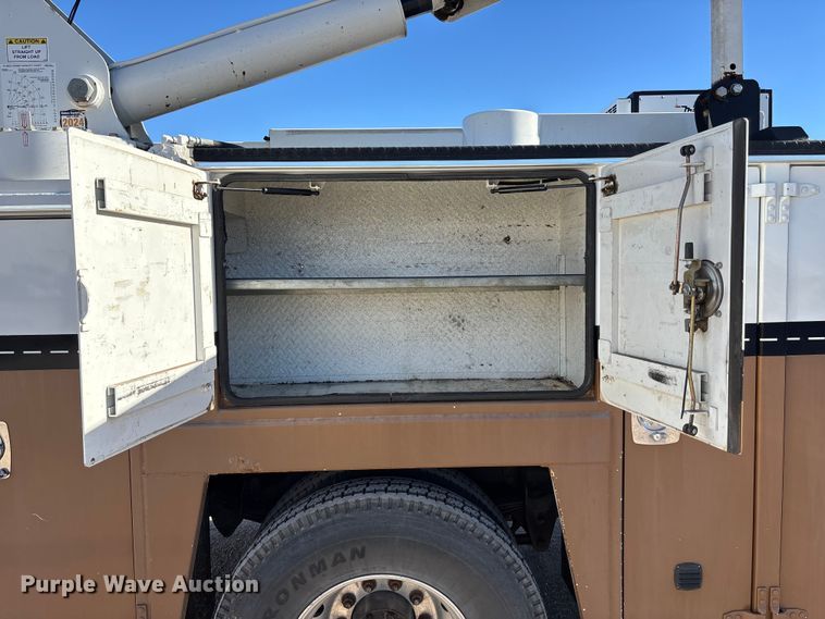 image for item DK0043 2014 Peterbilt 337 utility / service truck