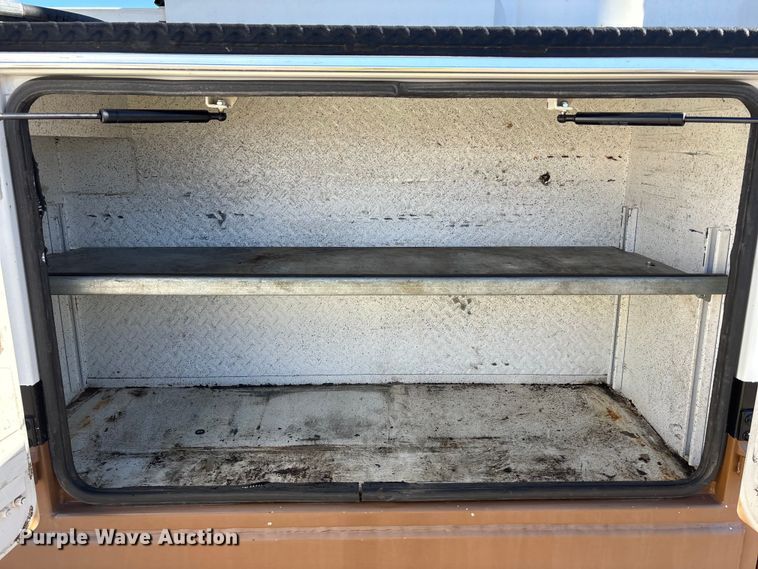 image for item DK0043 2014 Peterbilt 337 utility / service truck