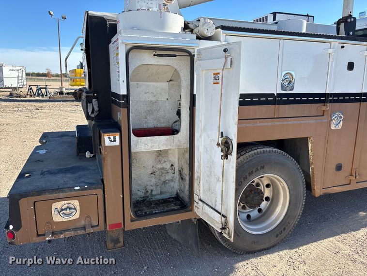 image for item DK0043 2014 Peterbilt 337 utility / service truck