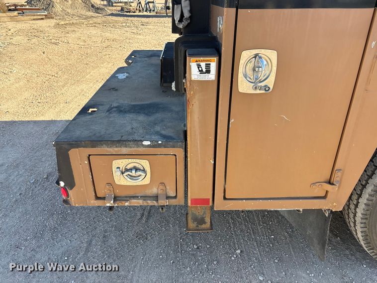 image for item DK0043 2014 Peterbilt 337 utility / service truck