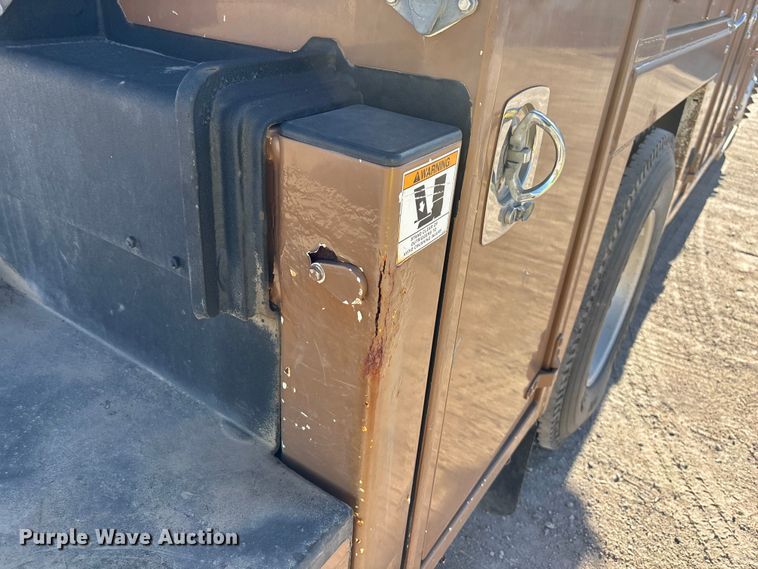 image for item DK0043 2014 Peterbilt 337 utility / service truck