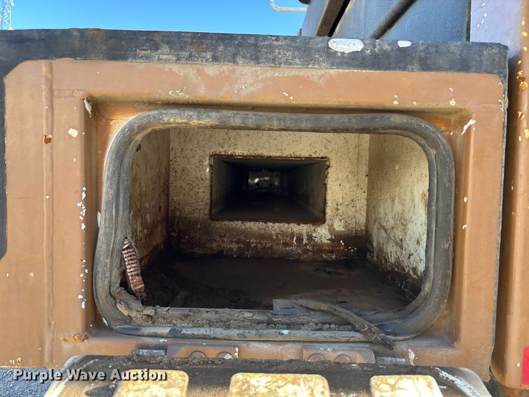 image for item DK0043 2014 Peterbilt 337 utility / service truck