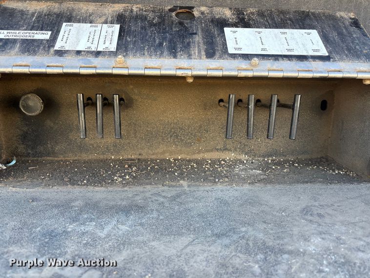 image for item DK0043 2014 Peterbilt 337 utility / service truck