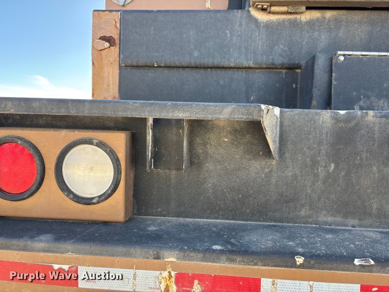 image for item DK0043 2014 Peterbilt 337 utility / service truck