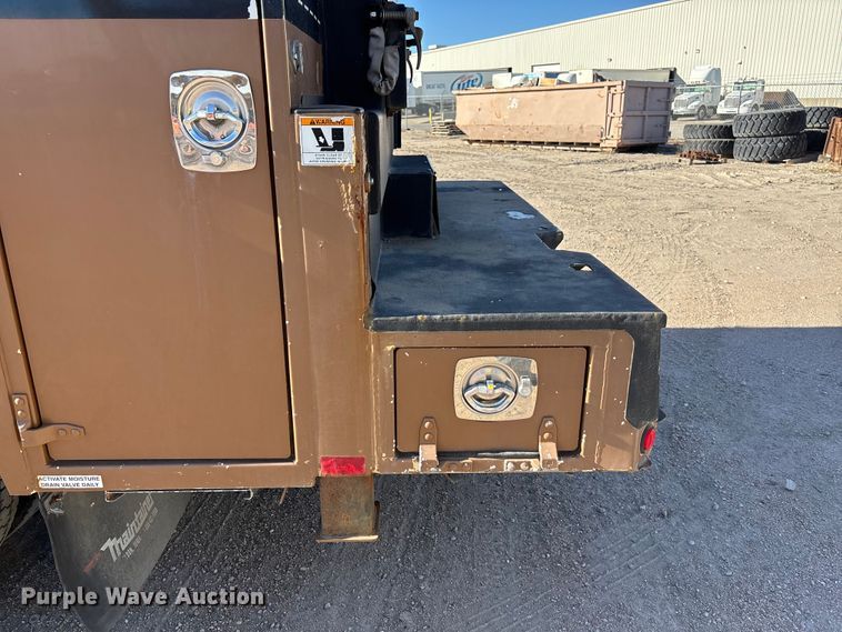 image for item DK0043 2014 Peterbilt 337 utility / service truck