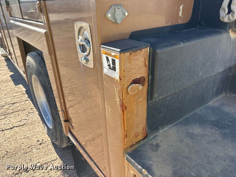 image for item DK0043 2014 Peterbilt 337 utility / service truck