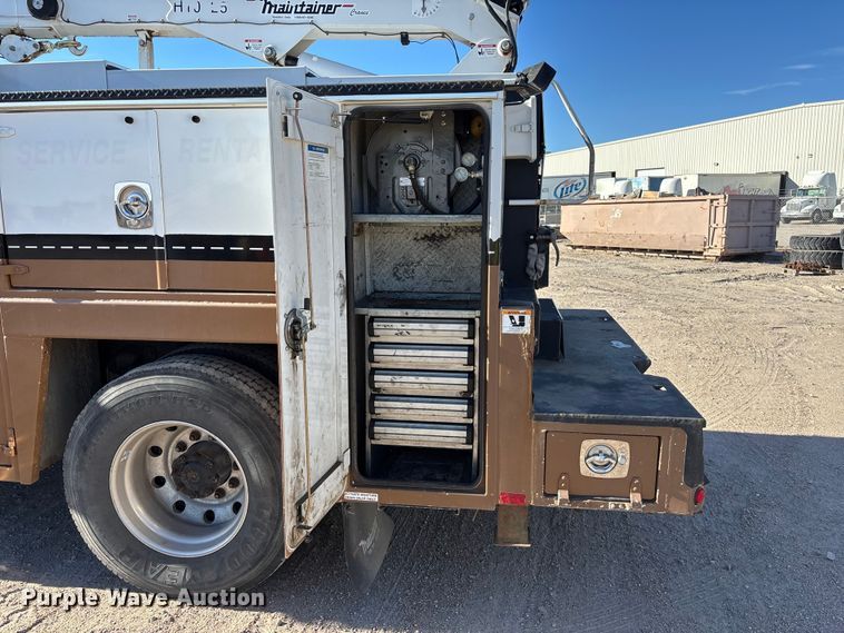 image for item DK0043 2014 Peterbilt 337 utility / service truck