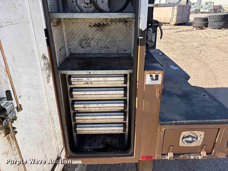 image for item DK0043 2014 Peterbilt 337 utility / service truck