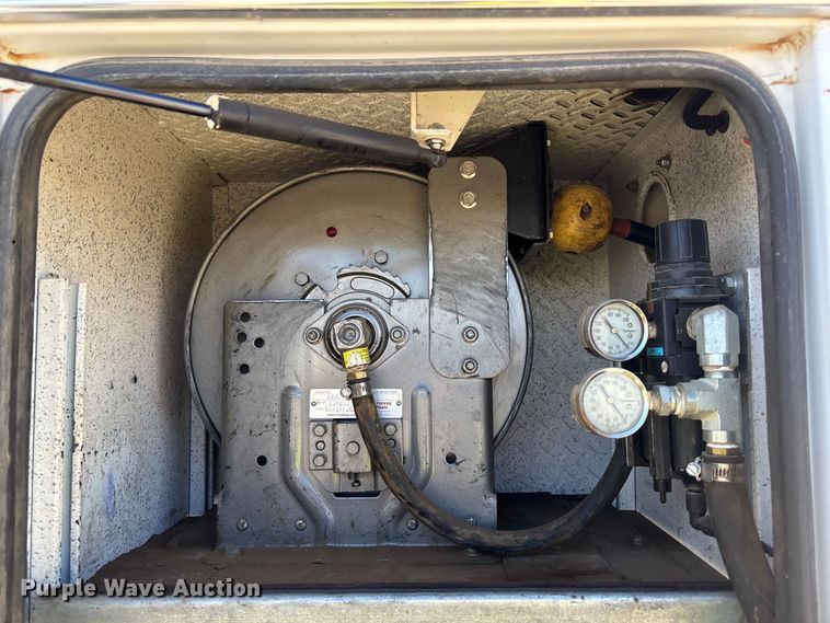 image for item DK0043 2014 Peterbilt 337 utility / service truck