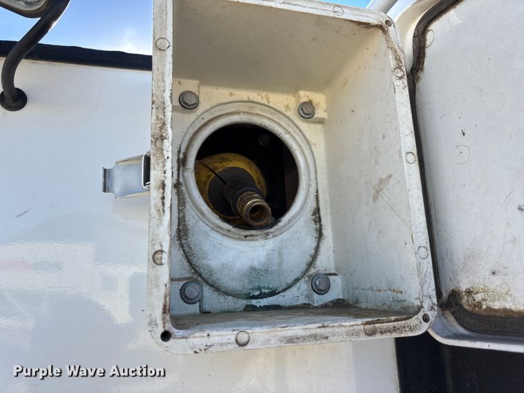 image for item DK0043 2014 Peterbilt 337 utility / service truck