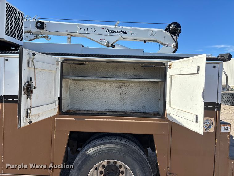 image for item DK0043 2014 Peterbilt 337 utility / service truck