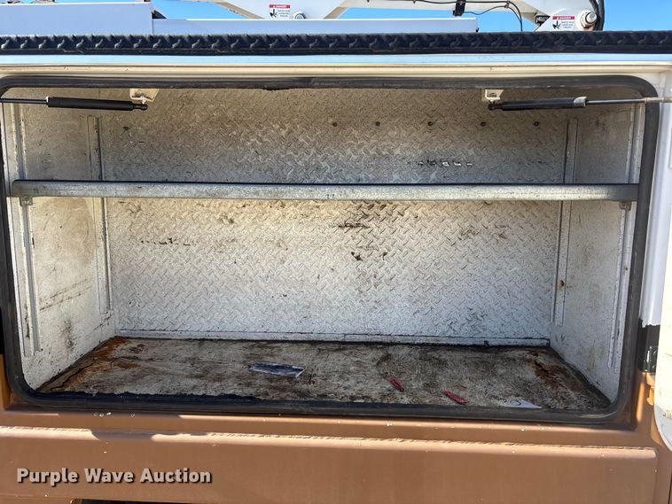 image for item DK0043 2014 Peterbilt 337 utility / service truck