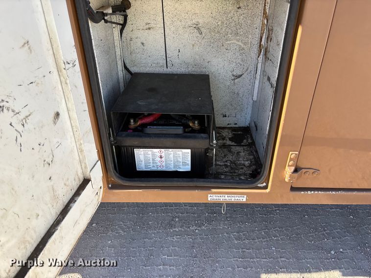 image for item DK0043 2014 Peterbilt 337 utility / service truck