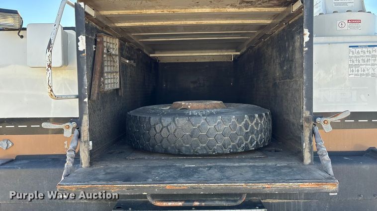 image for item DK0043 2014 Peterbilt 337 utility / service truck