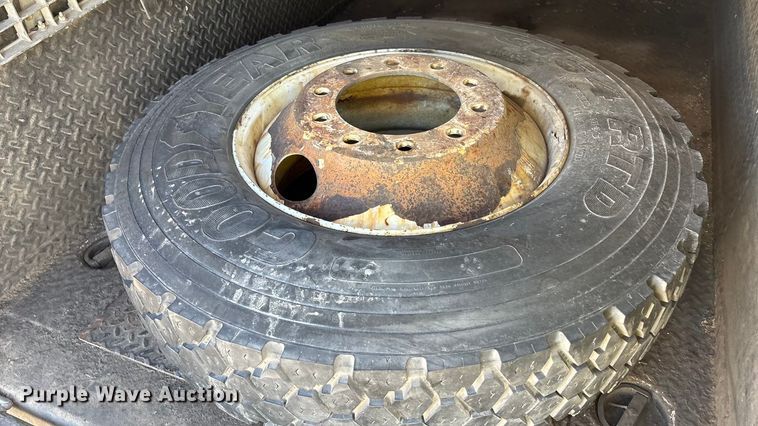 image for item DK0043 2014 Peterbilt 337 utility / service truck