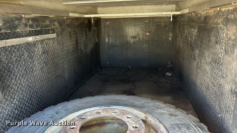 image for item DK0043 2014 Peterbilt 337 utility / service truck