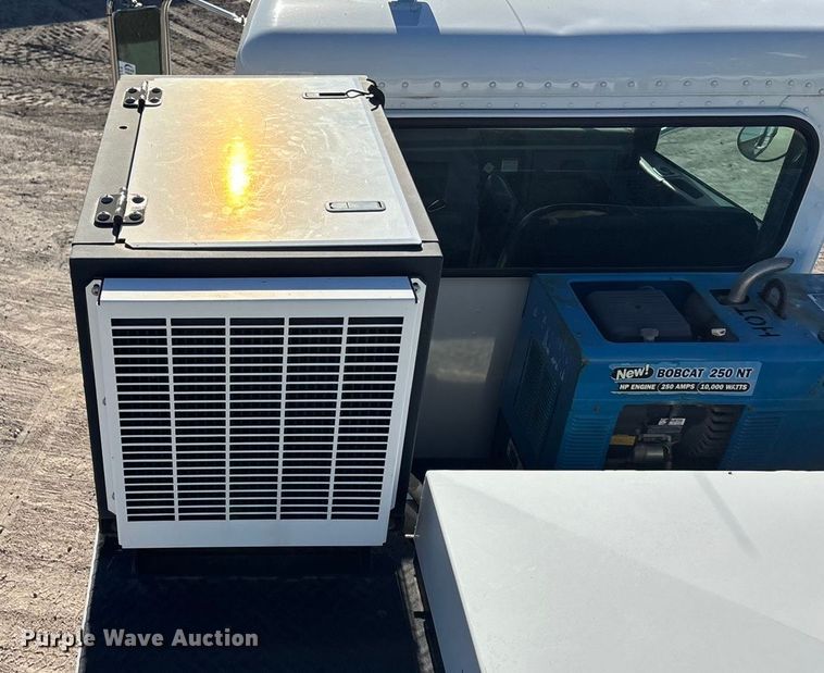 image for item DK0043 2014 Peterbilt 337 utility / service truck