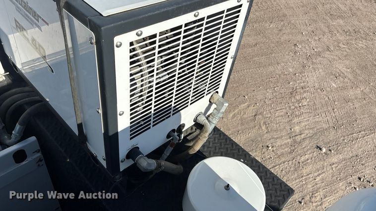 image for item DK0043 2014 Peterbilt 337 utility / service truck