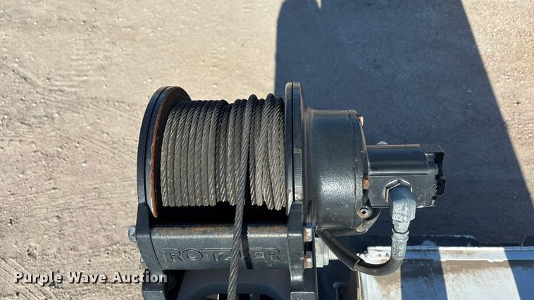 image for item DK0043 2014 Peterbilt 337 utility / service truck