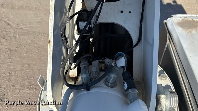 image for item DK0043 2014 Peterbilt 337 utility / service truck