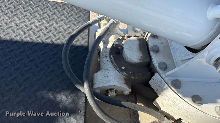 image for item DK0043 2014 Peterbilt 337 utility / service truck