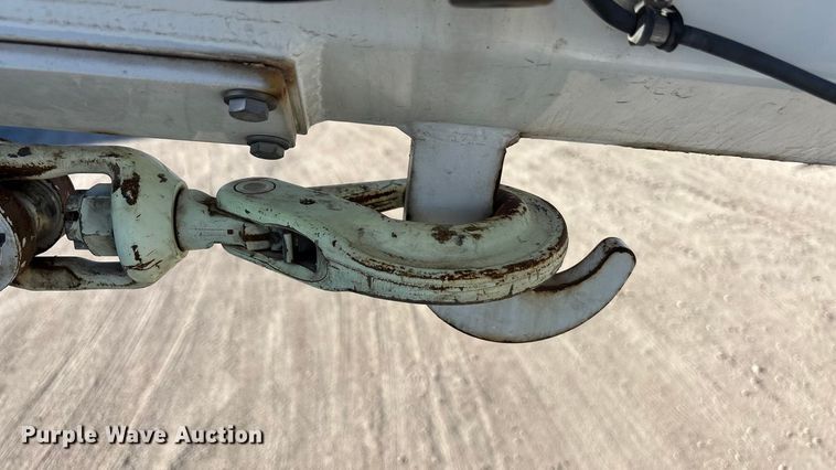 image for item DK0043 2014 Peterbilt 337 utility / service truck