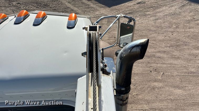 image for item DK0043 2014 Peterbilt 337 utility / service truck