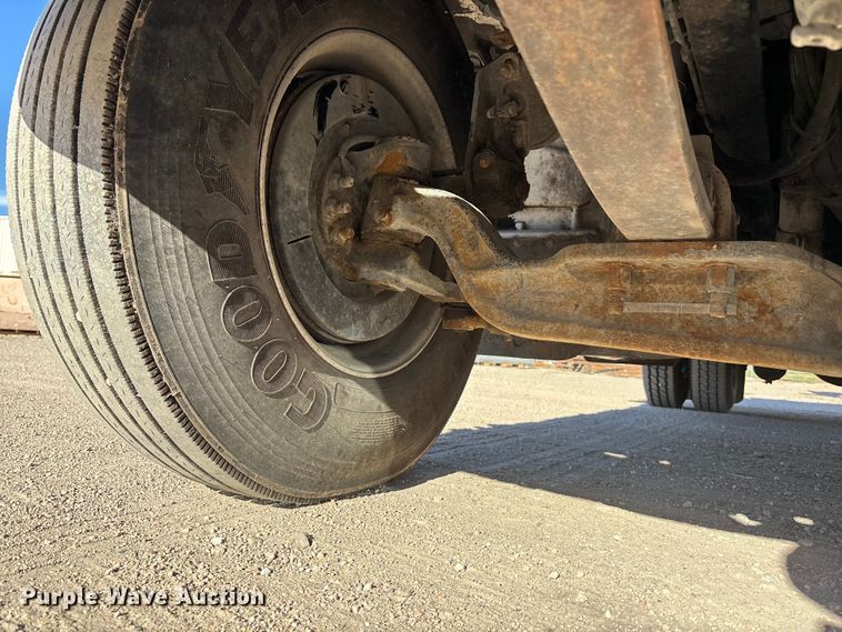 image for item DK0043 2014 Peterbilt 337 utility / service truck