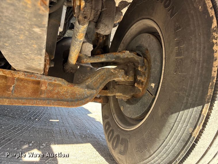 image for item DK0043 2014 Peterbilt 337 utility / service truck