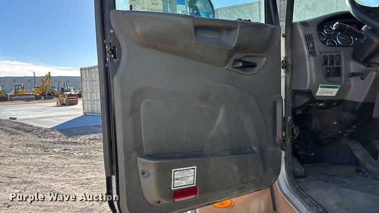 image for item DK0043 2014 Peterbilt 337 utility / service truck