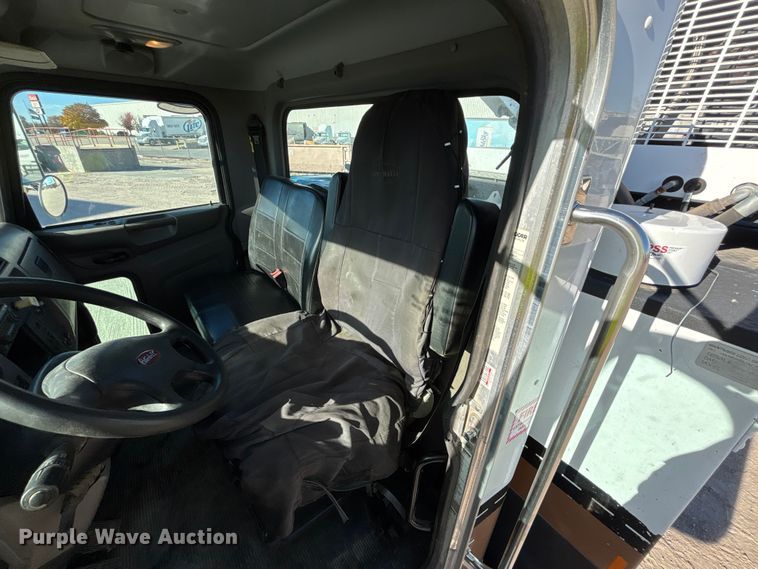 image for item DK0043 2014 Peterbilt 337 utility / service truck