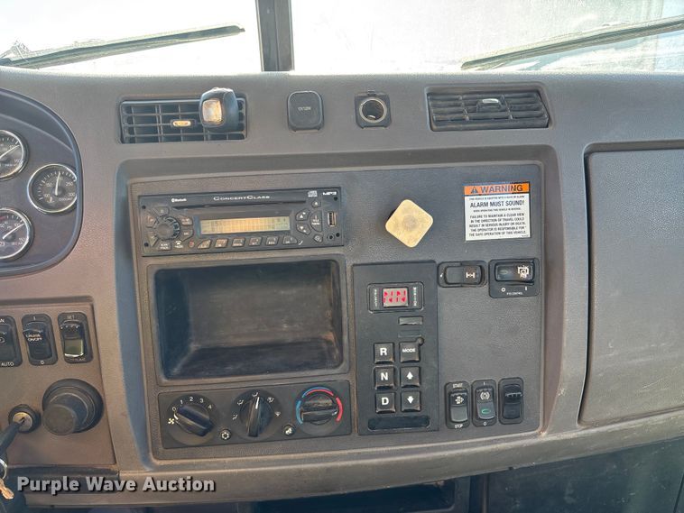 image for item DK0043 2014 Peterbilt 337 utility / service truck