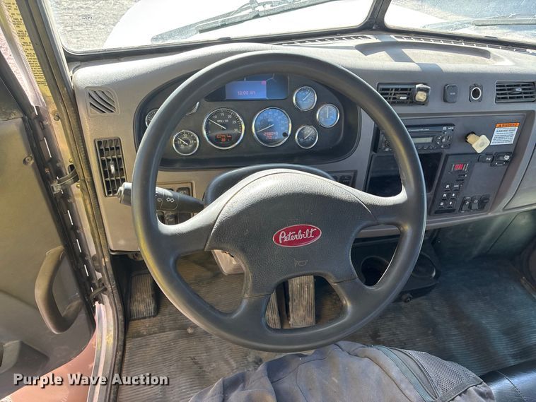 image for item DK0043 2014 Peterbilt 337 utility / service truck