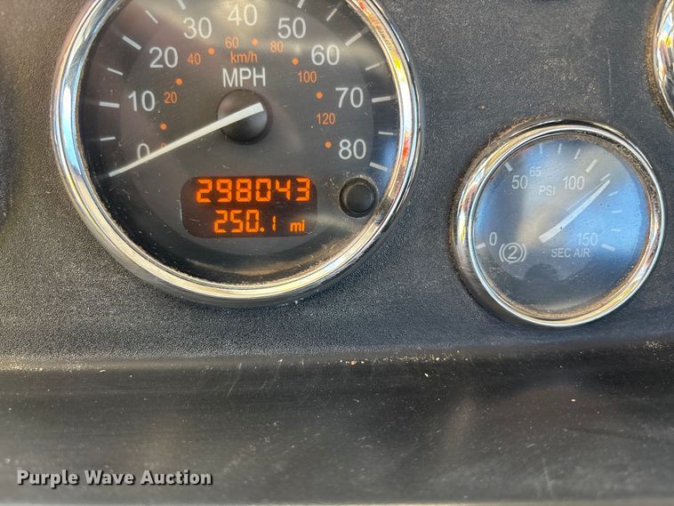 image for item DK0043 2014 Peterbilt 337 utility / service truck