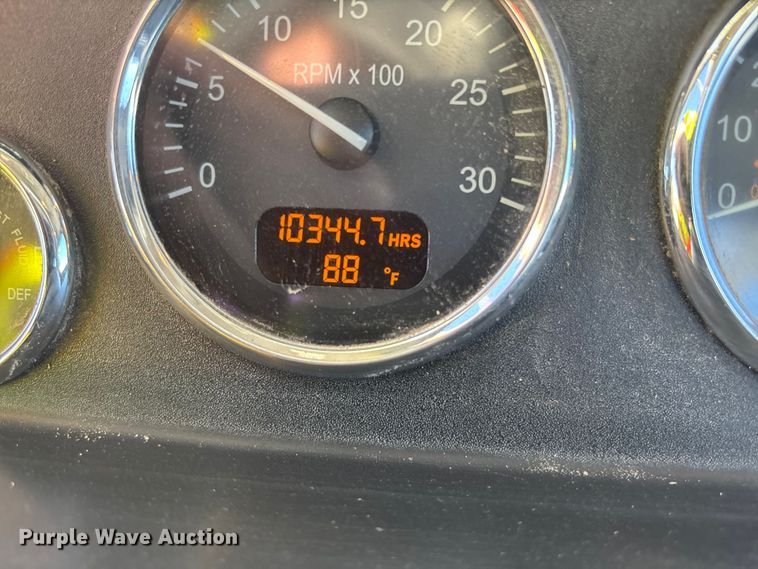 image for item DK0043 2014 Peterbilt 337 utility / service truck