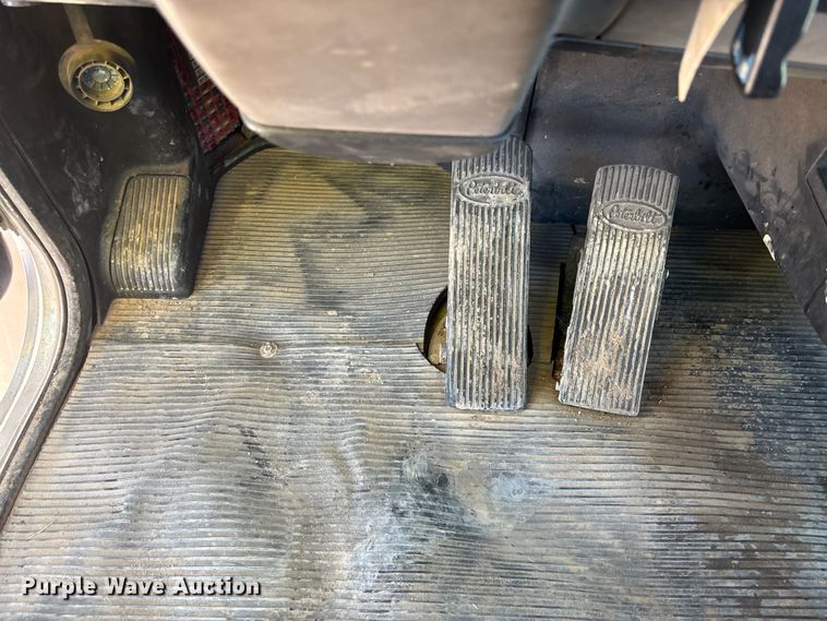 image for item DK0043 2014 Peterbilt 337 utility / service truck