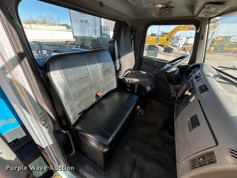 image for item DK0043 2014 Peterbilt 337 utility / service truck