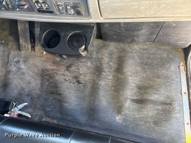 image for item DK0043 2014 Peterbilt 337 utility / service truck