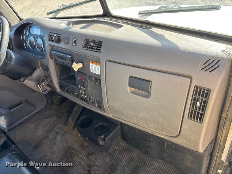 image for item DK0043 2014 Peterbilt 337 utility / service truck